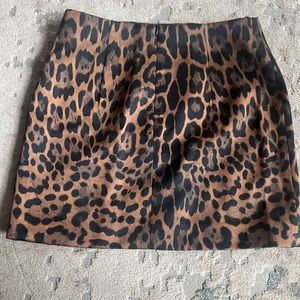 H&M 2023 leopard skirt- size 6 brand NEW